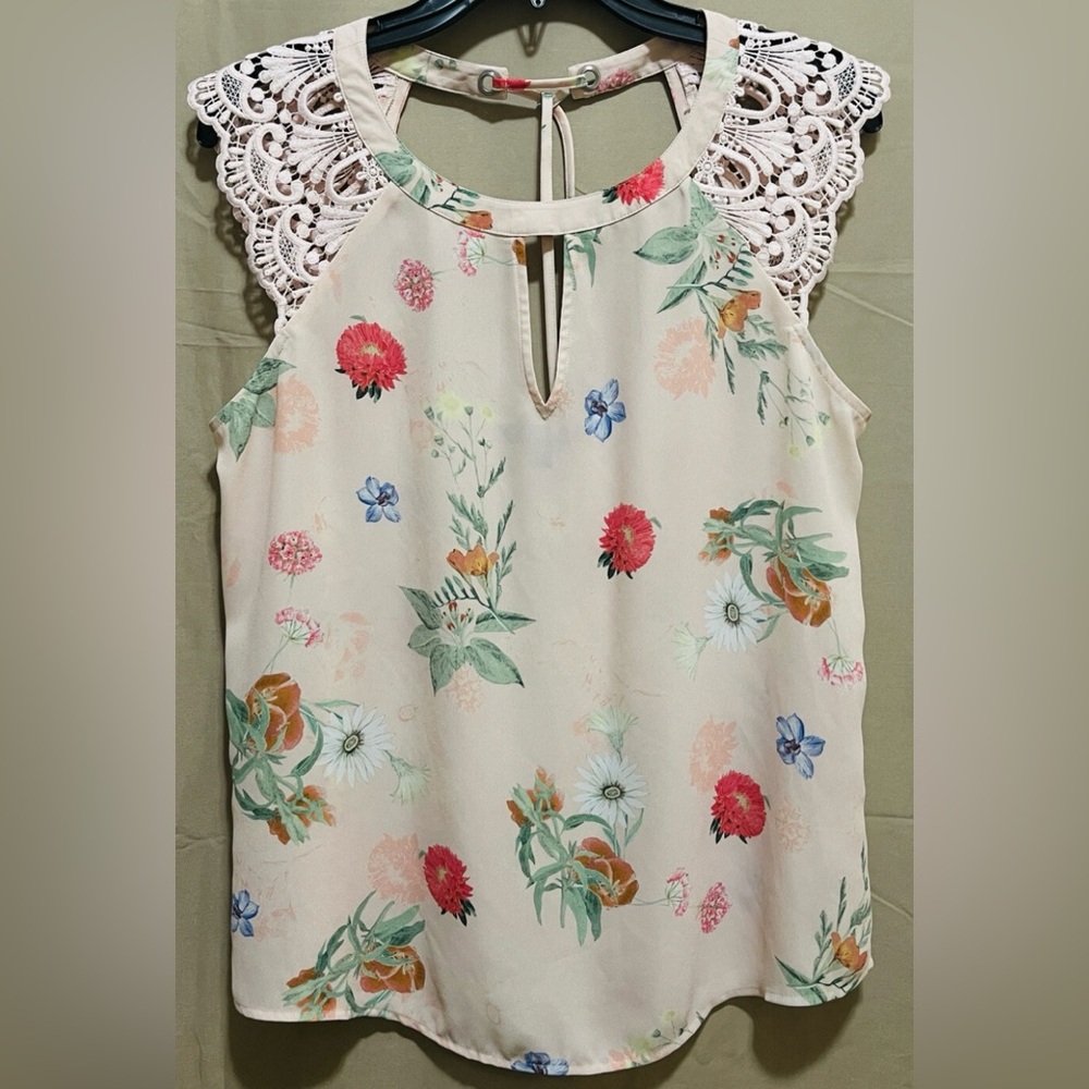 Express EUC women’s pale pink cap-sleeve floral print blouse size L